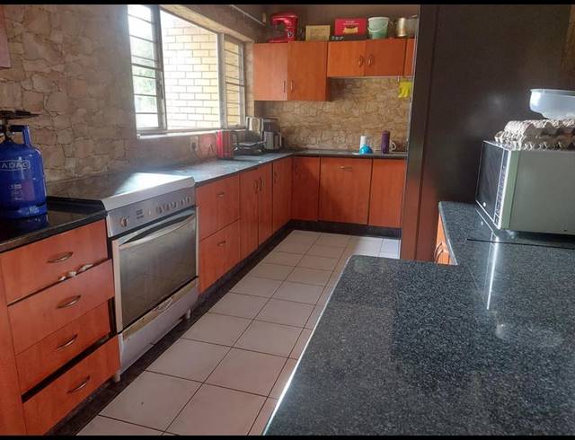 3 BEDROOM HOUSE FOR SALE IN BIRDSWOOD